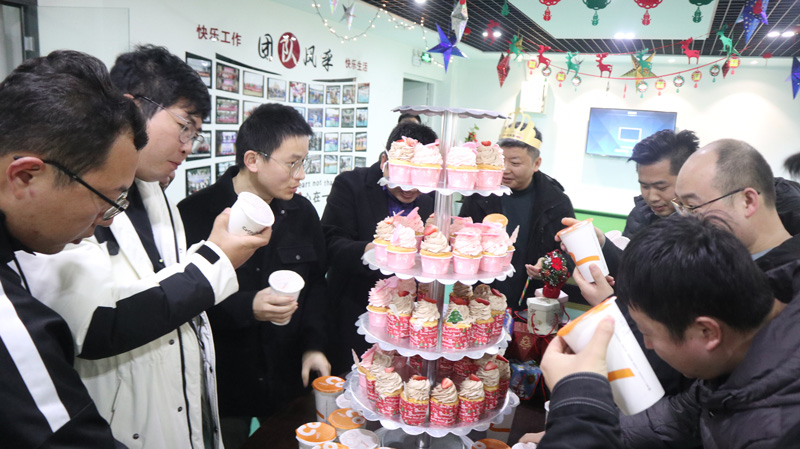 繽紛平安夜，歡樂圣誕節 | 寶開舉辦第四季度員工集體生日會