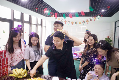 八月集體生日會 | 與久違的祝?；馃嵯嘧? /></a>
                        </div>
                        <div   id=