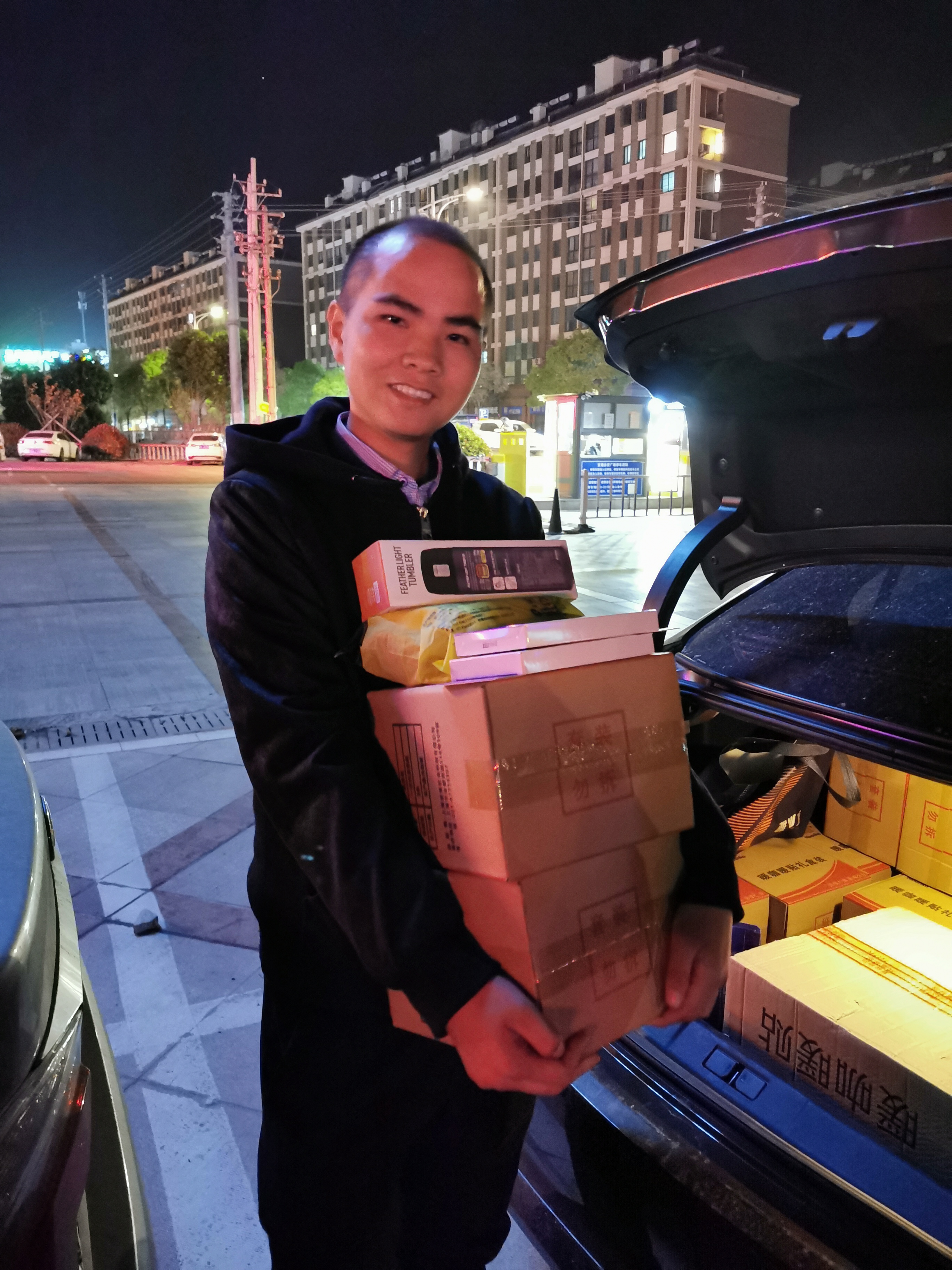 11月中旬，寶開工會組織開展“走一線、送溫暖”關愛員工暖冬行動。